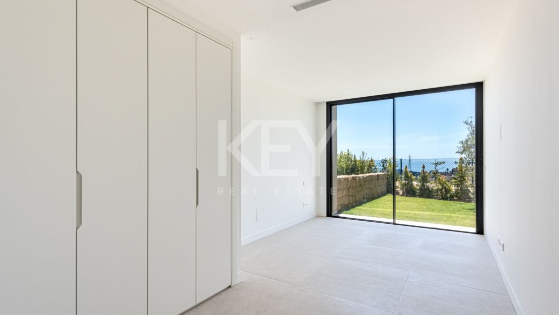 Brand New South-Facing Villa with Panoramic Sea Views in Benahavis