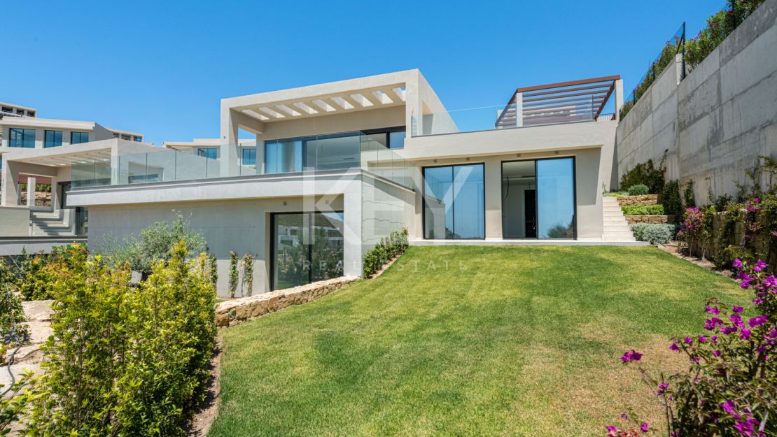 Brand New South-Facing Villa with Panoramic Sea Views in Benahavis
