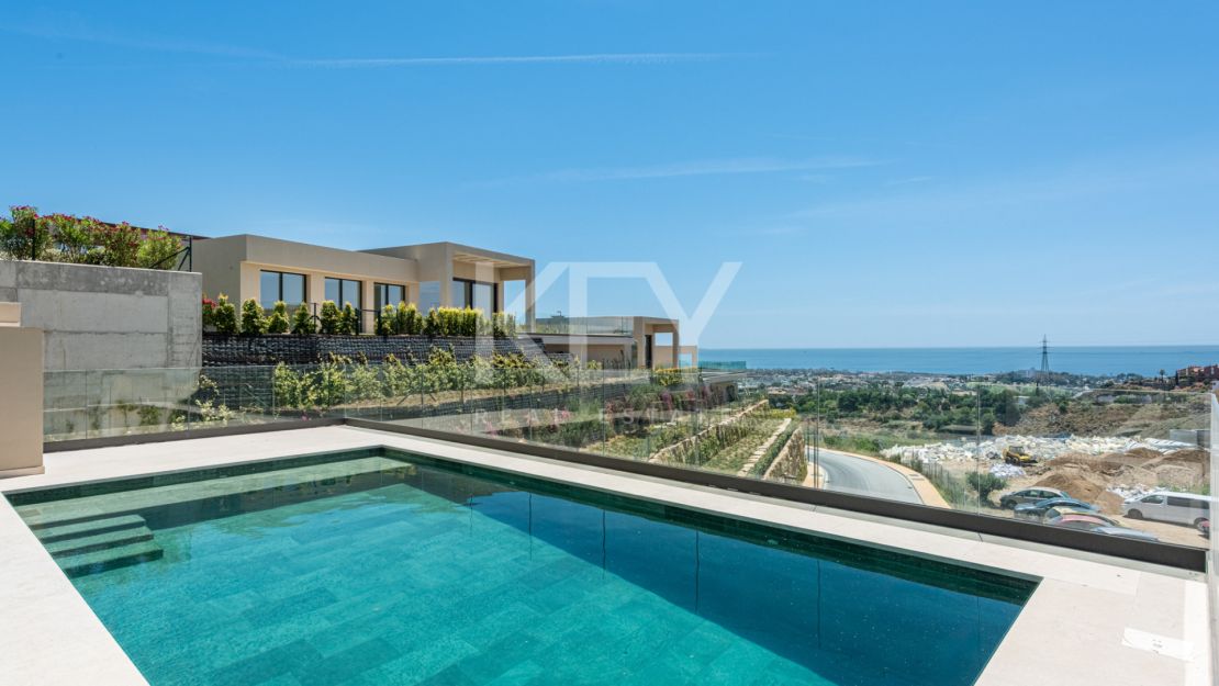 Brand New South-Facing Villa with Panoramic Sea Views in Benahavis