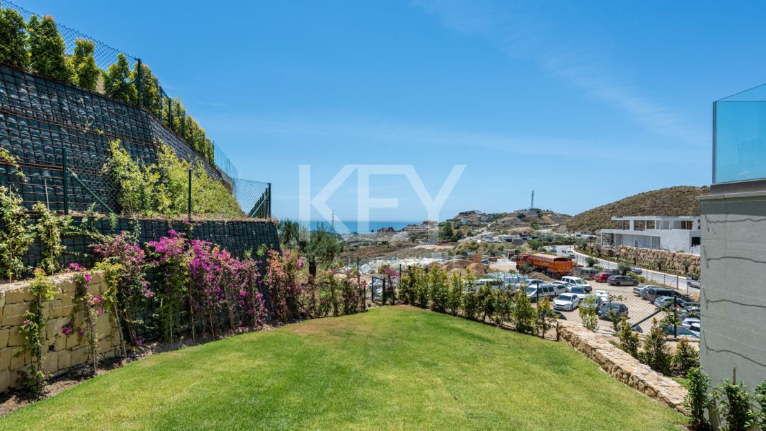 Brand New South-Facing Villa with Panoramic Sea Views in Benahavis
