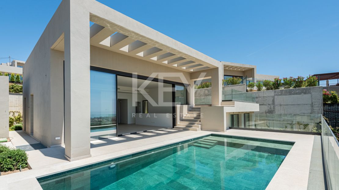 Brand New South-Facing Villa with Panoramic Sea Views in Benahavis