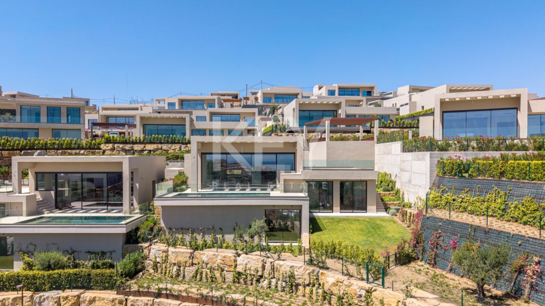 Brand New South-Facing Villa with Panoramic Sea Views in Benahavis