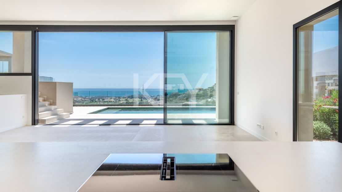 Brand New South-Facing Villa with Panoramic Sea Views in Benahavis