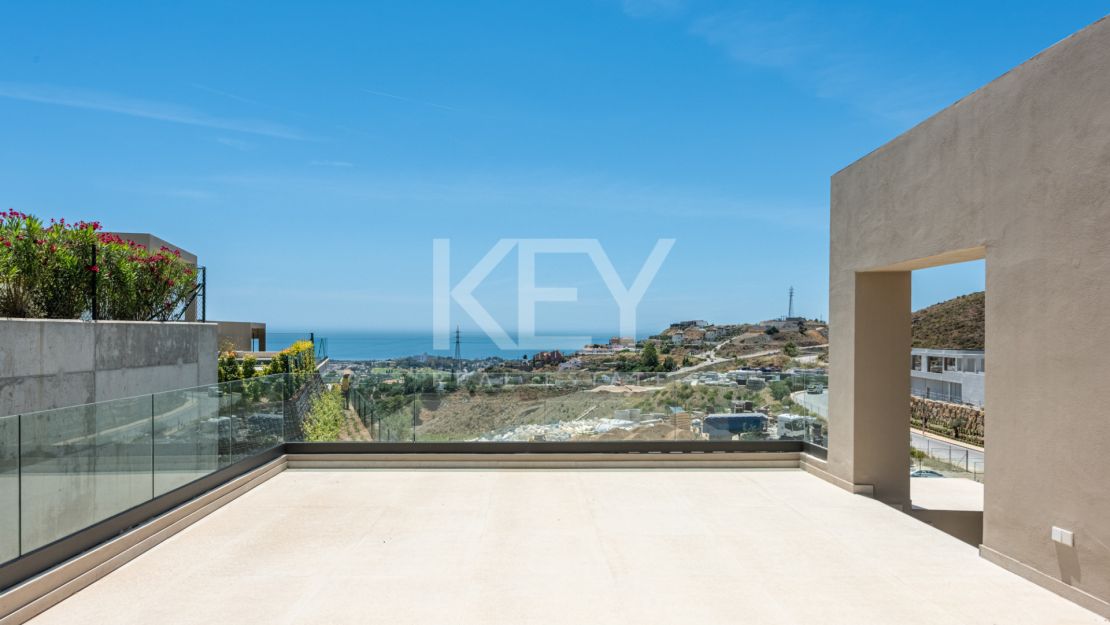 Brand New South-Facing Villa with Panoramic Sea Views in Benahavis