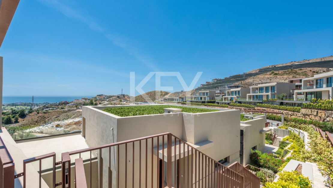 Brand New South-Facing Villa with Panoramic Sea Views in Benahavis