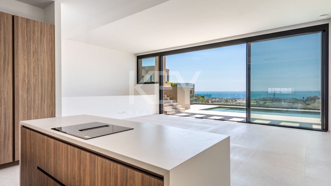 Brand New South-Facing Villa with Panoramic Sea Views in Benahavis
