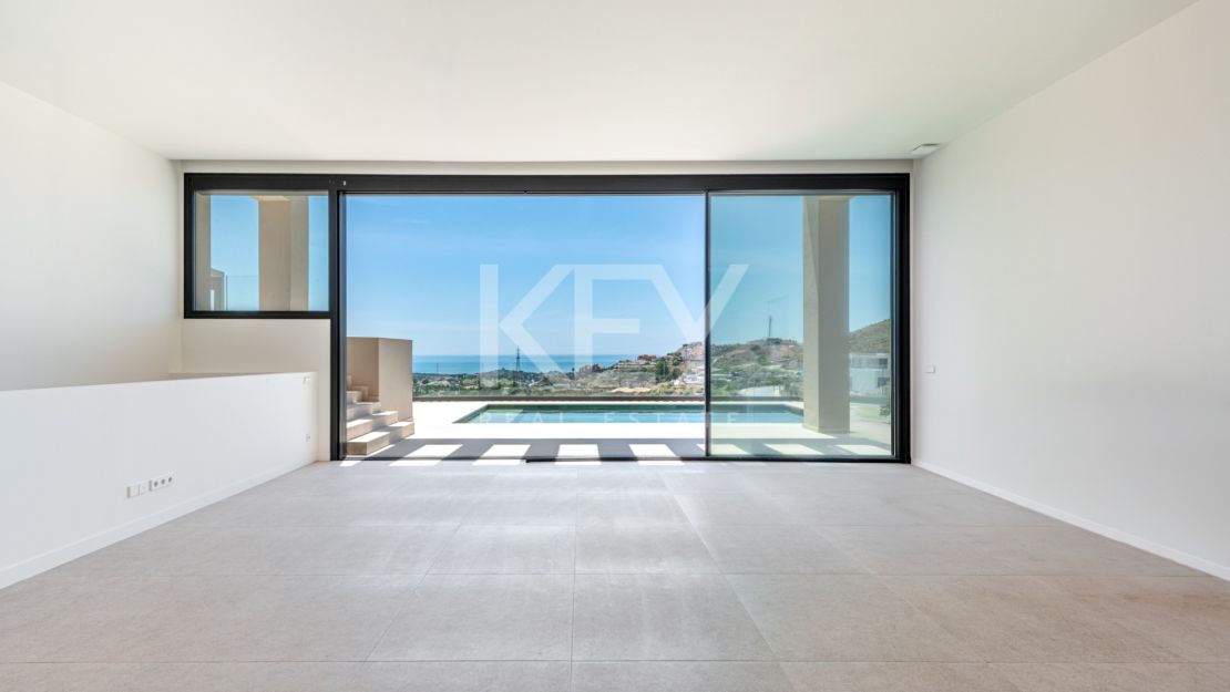 Brand New South-Facing Villa with Panoramic Sea Views in Benahavis