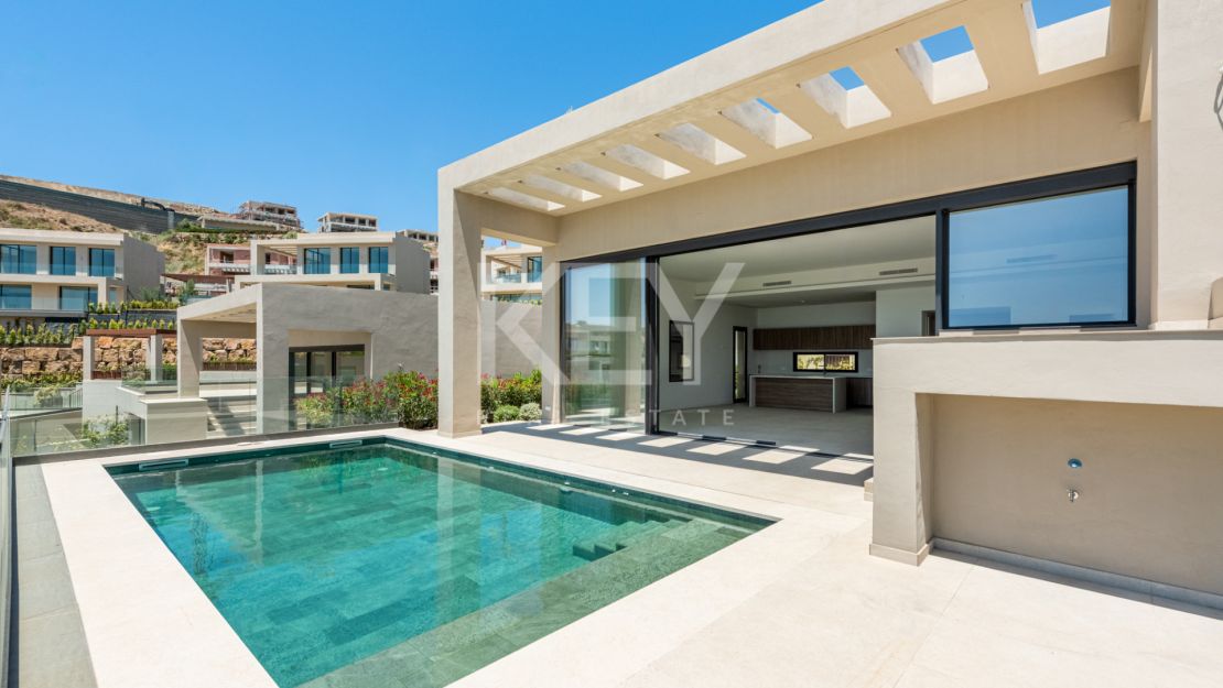 Brand New South-Facing Villa with Panoramic Sea Views in Benahavis