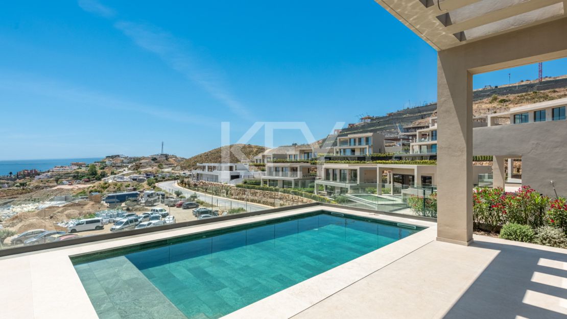 Brand New South-Facing Villa with Panoramic Sea Views in Benahavis