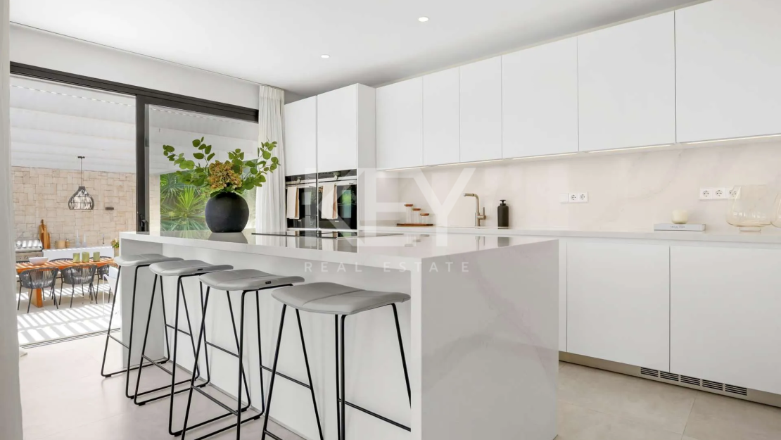Luxury Villa for Sale in La Cerquilla, Nueva Andalucía, Marbella