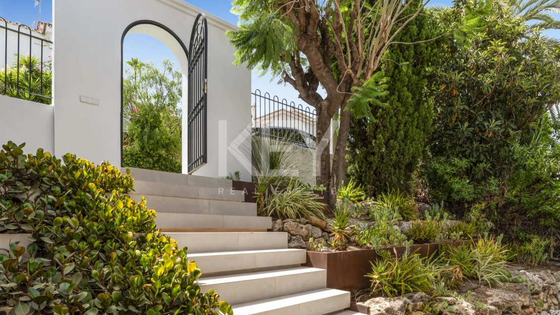 Luxury Villa for Sale in La Cerquilla, Nueva Andalucía, Marbella