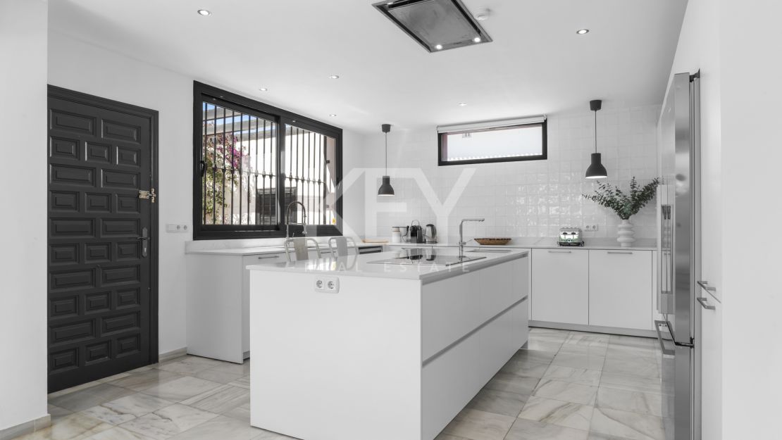 Contemporary Six-Bedroom Villa for Sale Near Puerto Banús, Marbella
