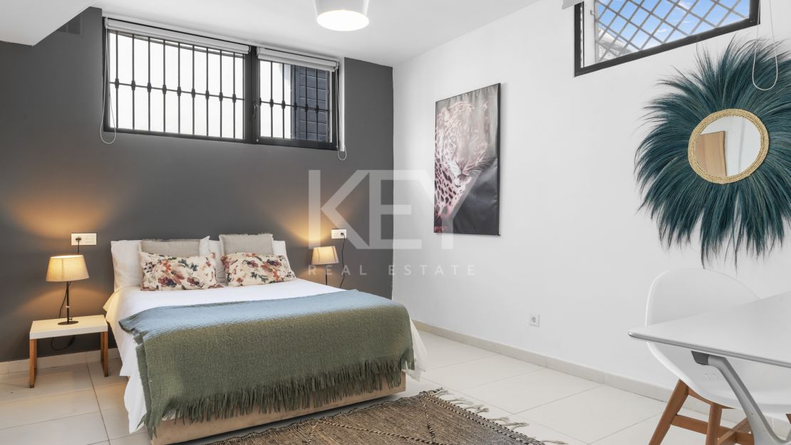 Contemporary Six-Bedroom Villa for Sale Near Puerto Banús, Marbella