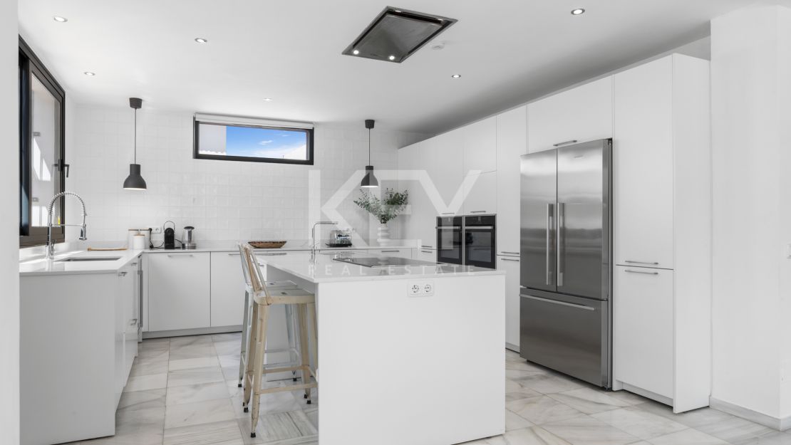 Contemporary Six-Bedroom Villa for Sale Near Puerto Banús, Marbella