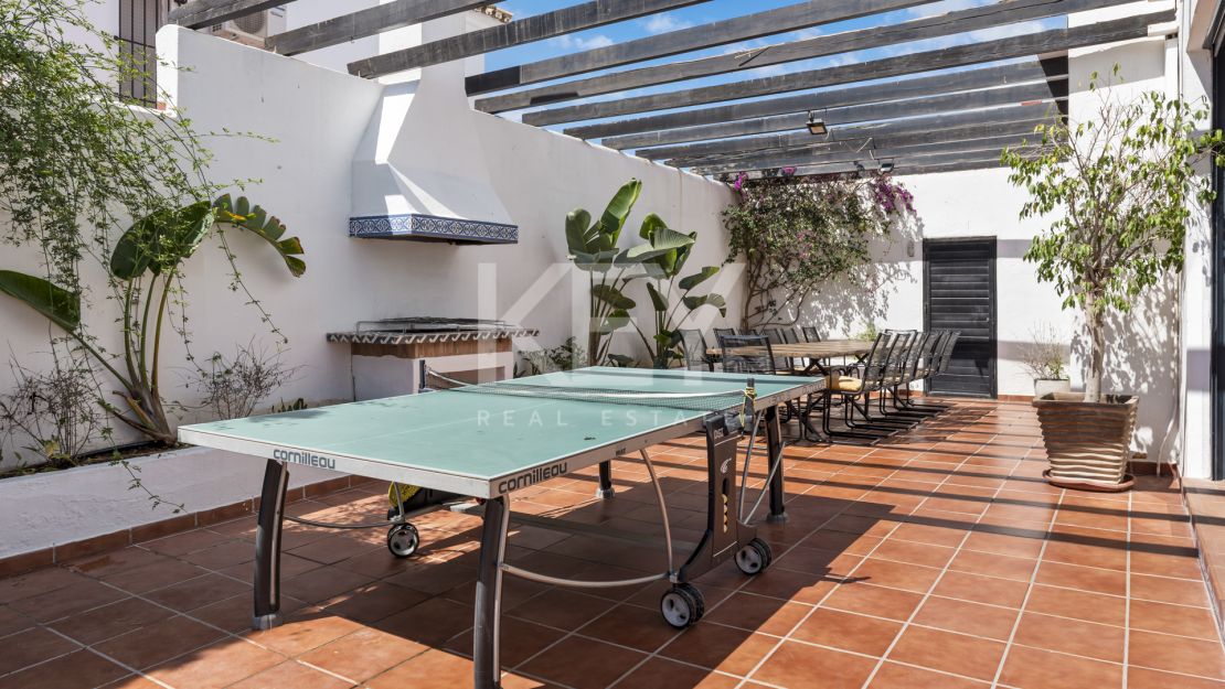 Contemporary Six-Bedroom Villa for Sale Near Puerto Banús, Marbella