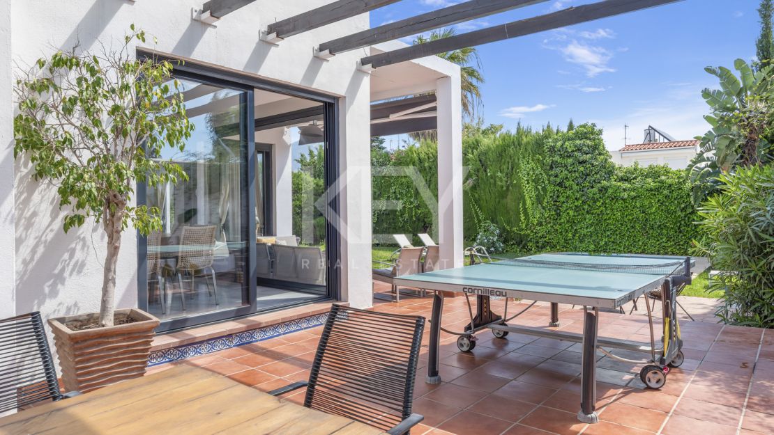 Contemporary Six-Bedroom Villa for Sale Near Puerto Banús, Marbella