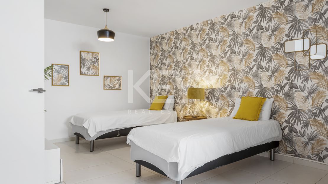 Contemporary Six-Bedroom Villa for Sale Near Puerto Banús, Marbella
