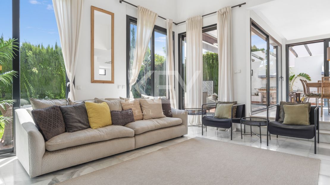 Contemporary Six-Bedroom Villa for Sale Near Puerto Banús, Marbella