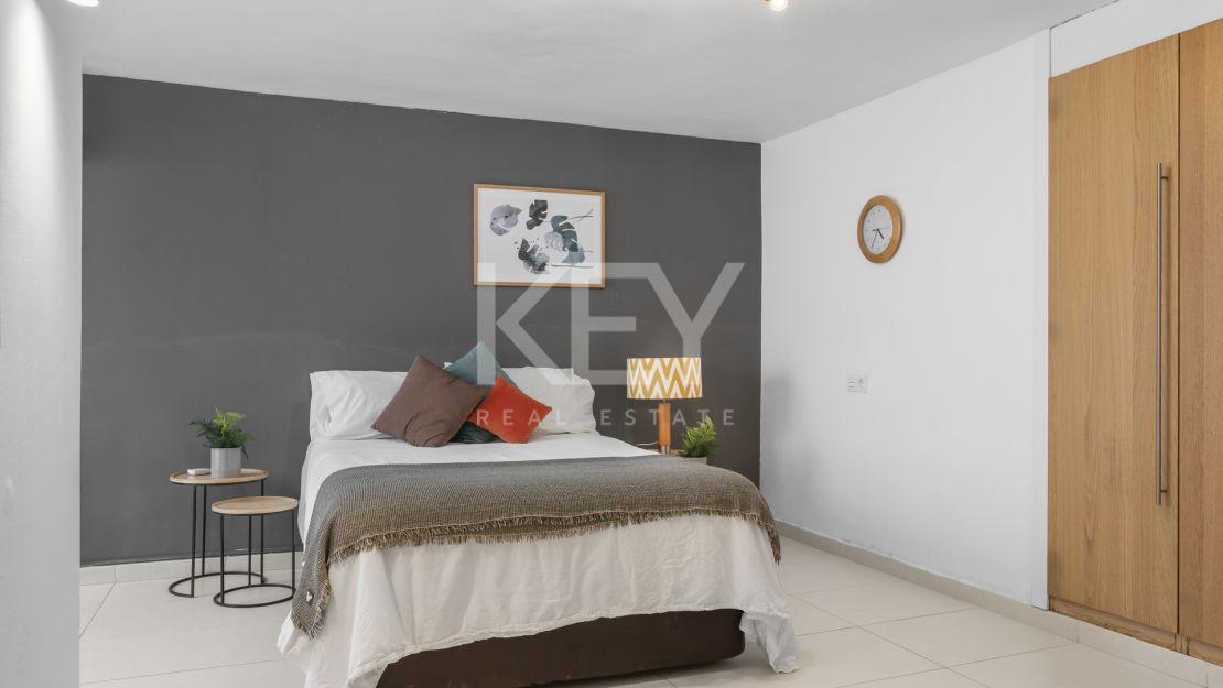 Contemporary Six-Bedroom Villa for Sale Near Puerto Banús, Marbella