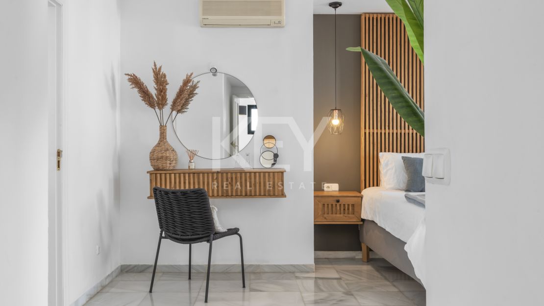 Contemporary Six-Bedroom Villa for Sale Near Puerto Banús, Marbella