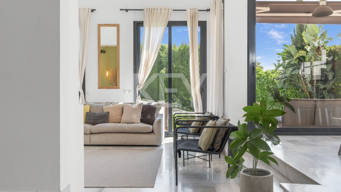 Contemporary Six-Bedroom Villa for Sale Near Puerto Banús, Marbella