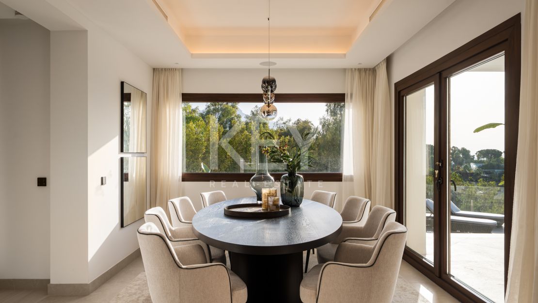 Villa Nueva de Lujo en Venta en El Herrojo, Benahavís