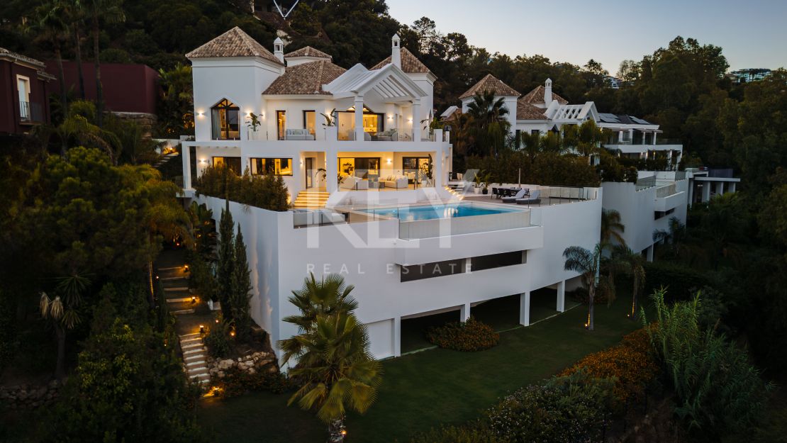 Villa Nueva de Lujo en Venta en El Herrojo, Benahavís