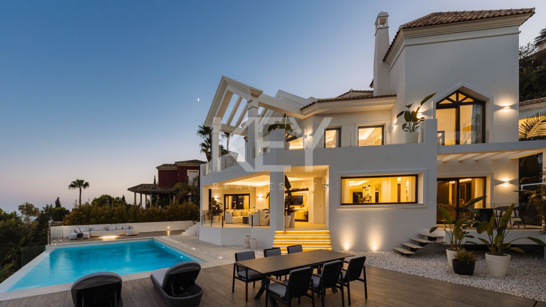 Villa Nueva de Lujo en Venta en El Herrojo, Benahavís