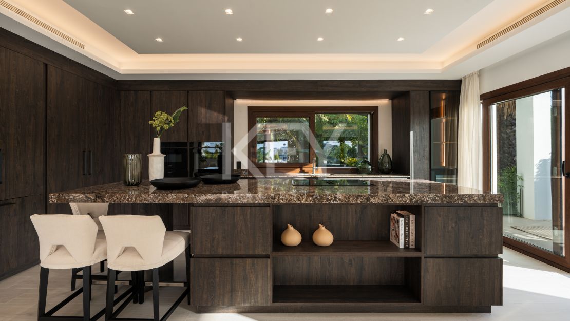 Villa Nueva de Lujo en Venta en El Herrojo, Benahavís