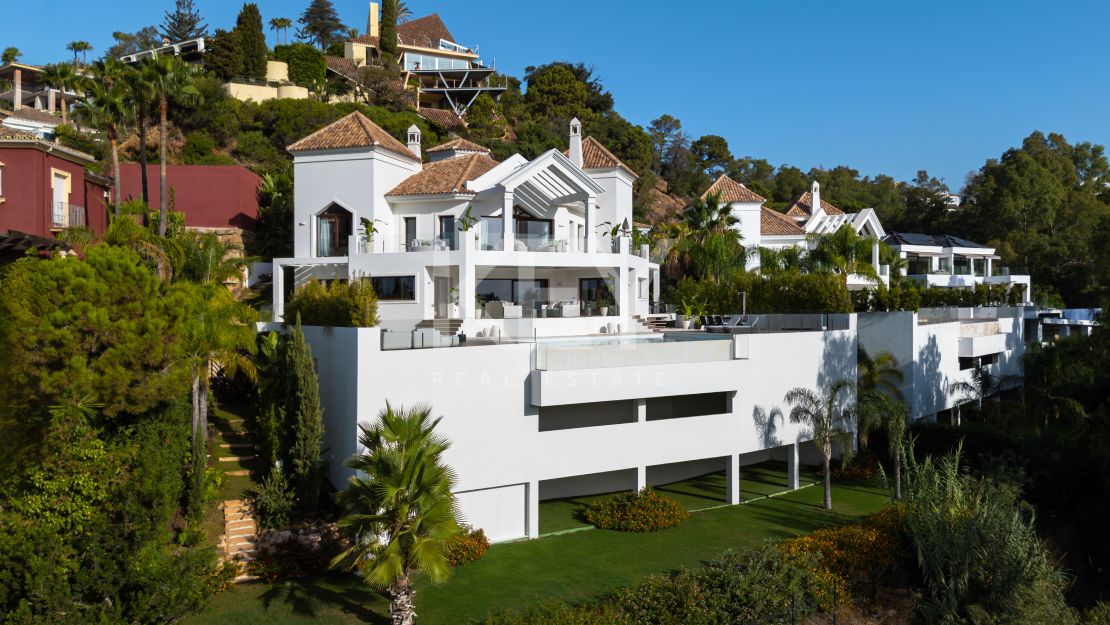 Villa Nueva de Lujo en Venta en El Herrojo, Benahavís