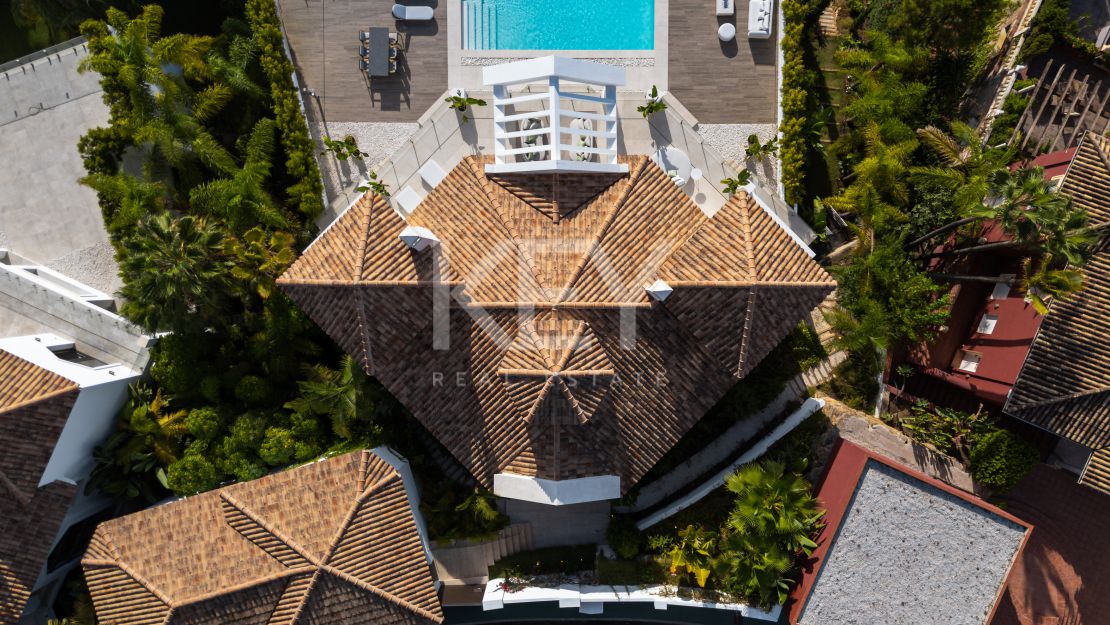 Villa Nueva de Lujo en Venta en El Herrojo, Benahavís