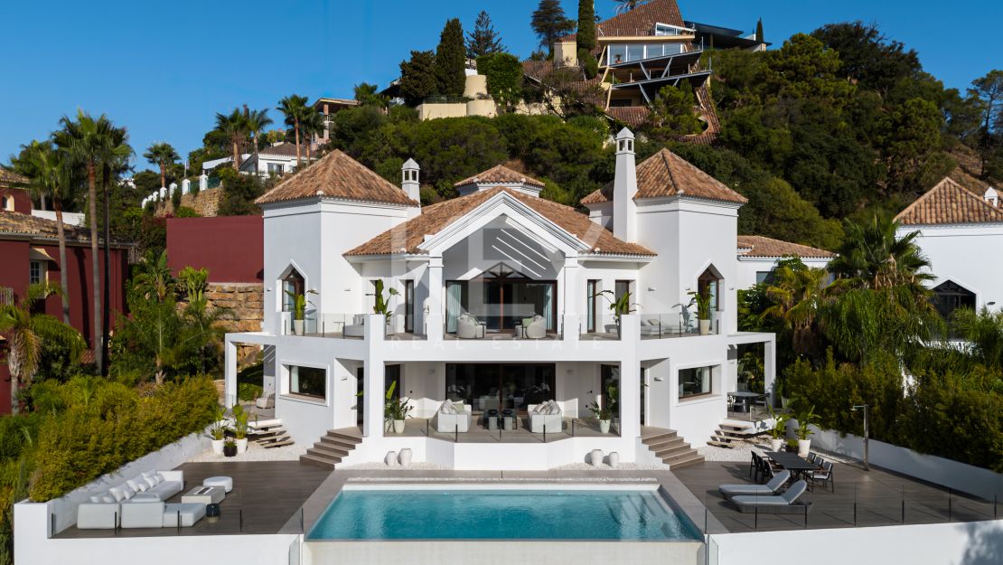 Villa Nueva de Lujo en Venta en El Herrojo, Benahavís
