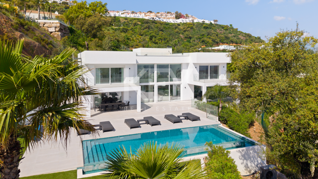Luxury Villa with Panoramic Sea Views for Sale in La Mairena, Marbella