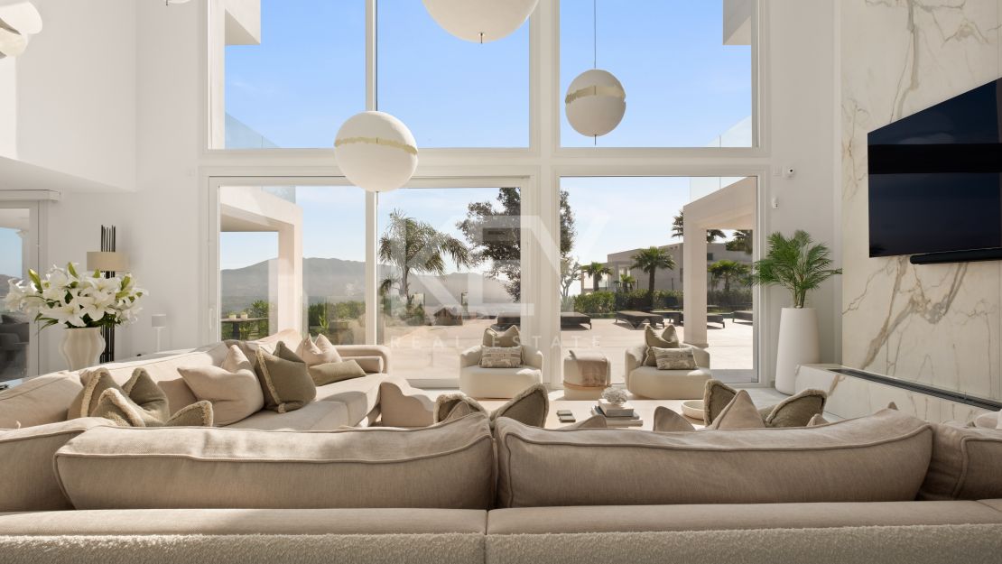 Luxury Villa with Panoramic Sea Views for Sale in La Mairena, Marbella