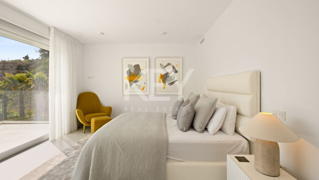 Luxury Villa with Panoramic Sea Views for Sale in La Mairena, Marbella