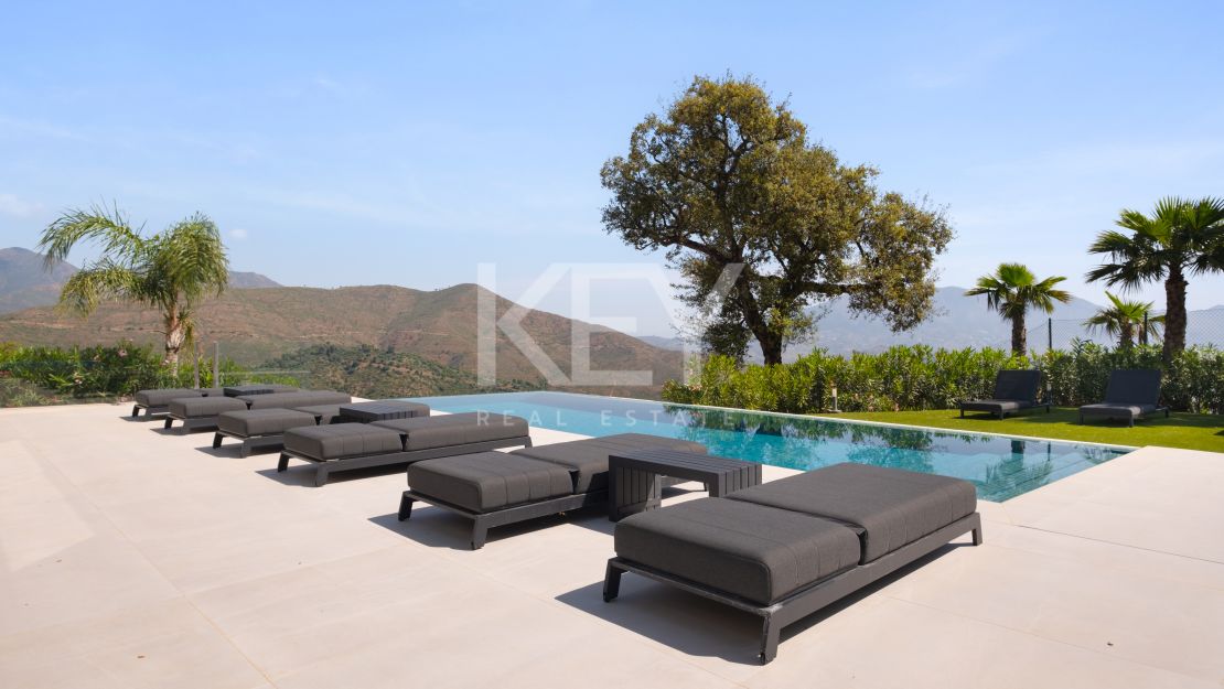 Luxury Villa with Panoramic Sea Views for Sale in La Mairena, Marbella
