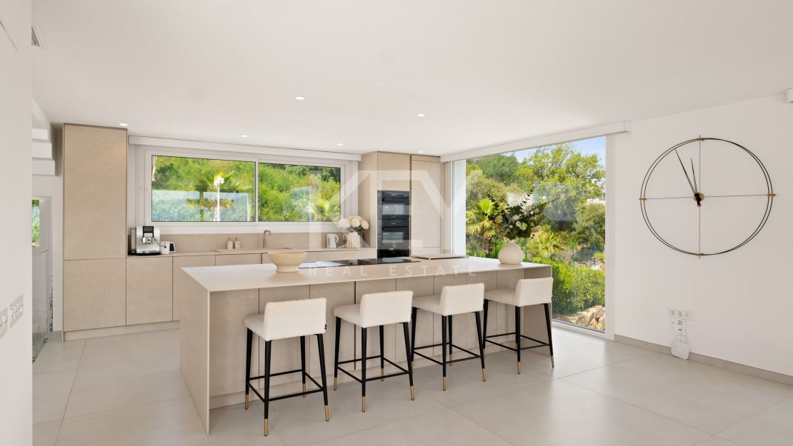 Luxury Villa with Panoramic Sea Views for Sale in La Mairena, Marbella