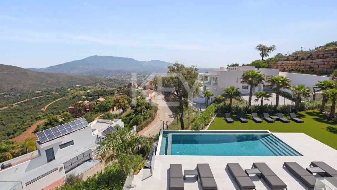 Luxury Villa with Panoramic Sea Views for Sale in La Mairena, Marbella