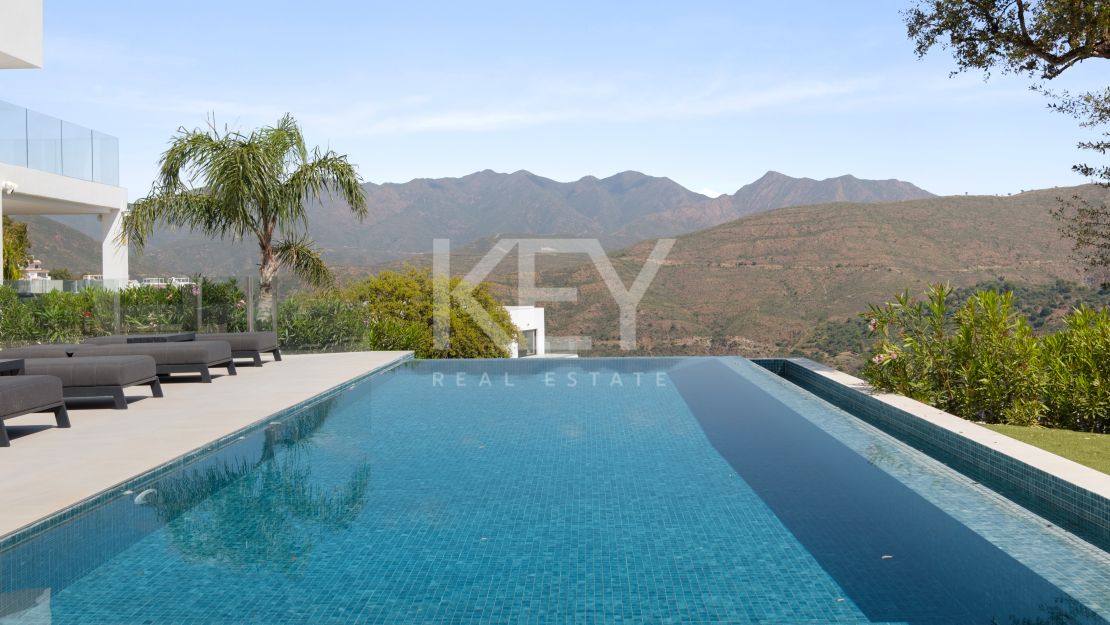 Luxury Villa with Panoramic Sea Views for Sale in La Mairena, Marbella