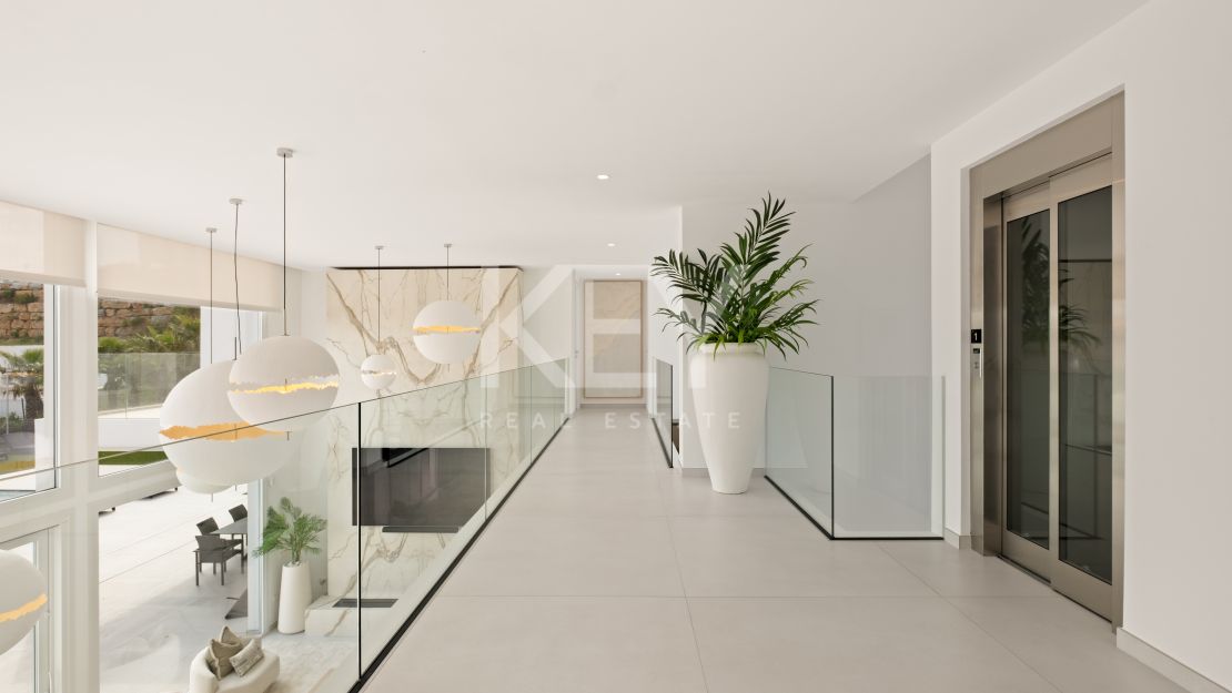 Luxury Villa with Panoramic Sea Views for Sale in La Mairena, Marbella