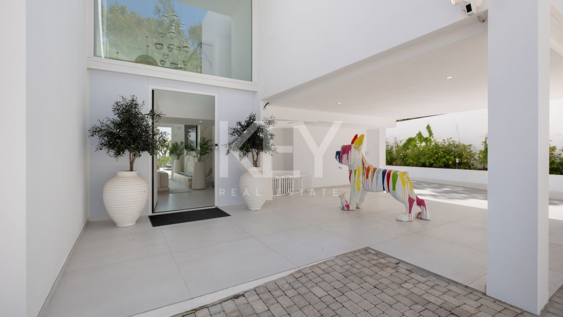 Luxury Villa with Panoramic Sea Views for Sale in La Mairena, Marbella