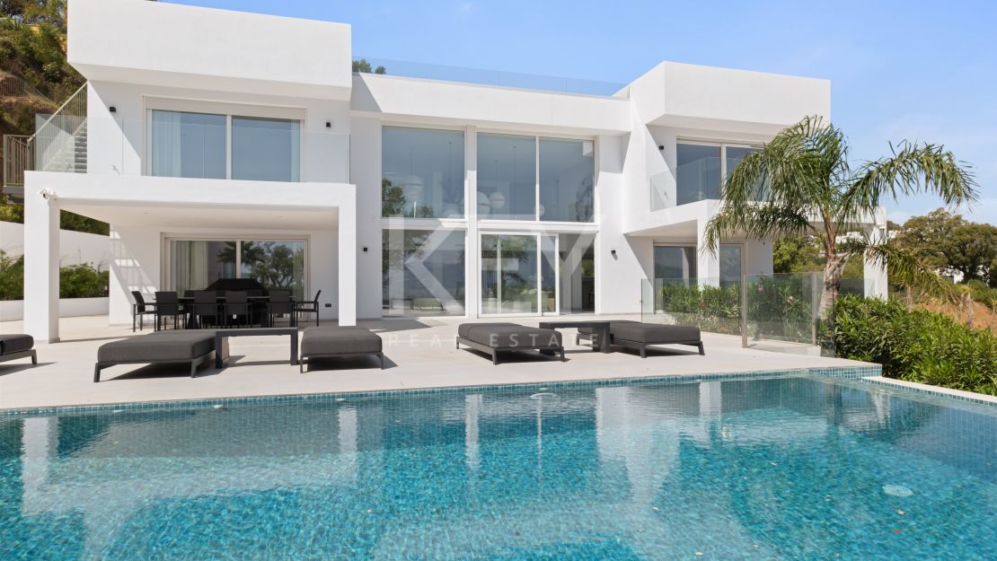 Luxury Villa with Panoramic Sea Views for Sale in La Mairena, Marbella