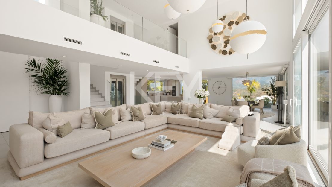 Luxury Villa with Panoramic Sea Views for Sale in La Mairena, Marbella