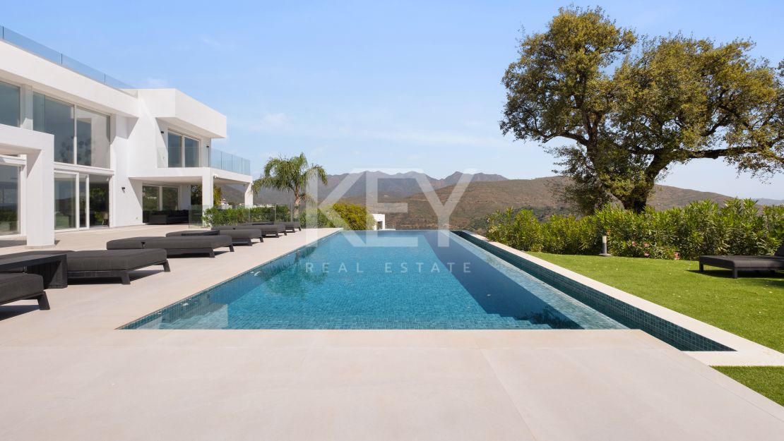 Luxury Villa with Panoramic Sea Views for Sale in La Mairena, Marbella