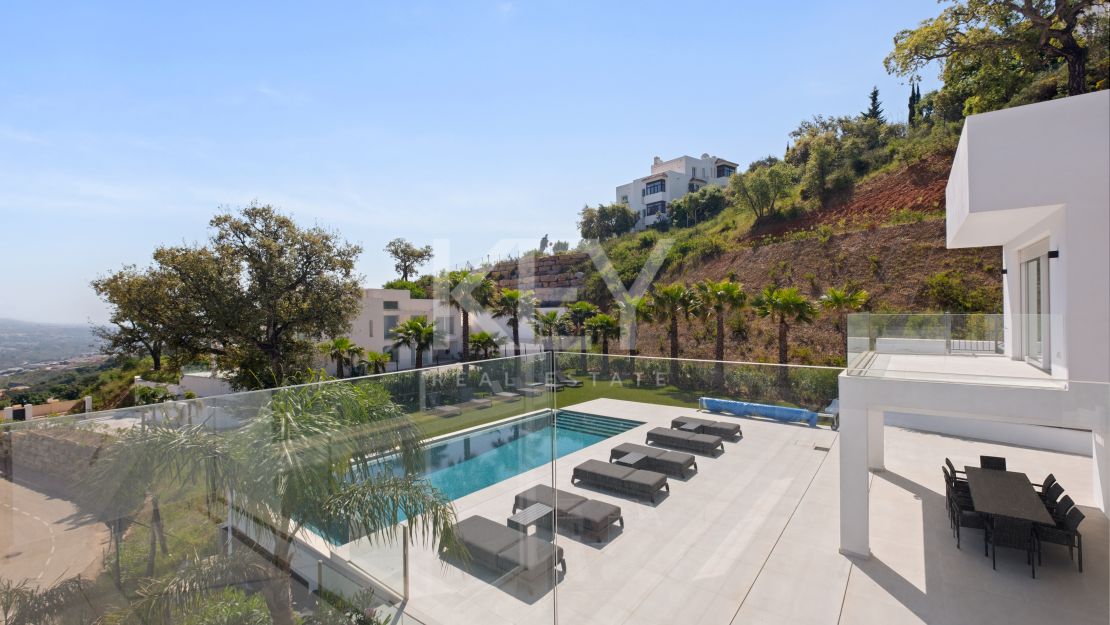 Luxury Villa with Panoramic Sea Views for Sale in La Mairena, Marbella