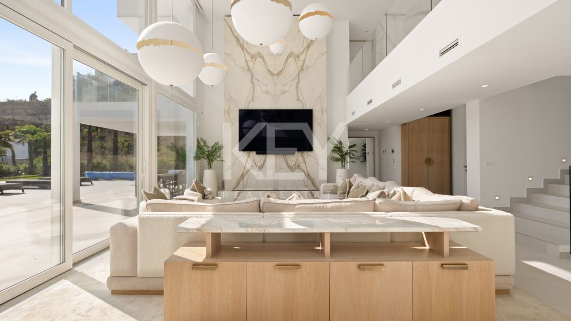 Luxury Villa with Panoramic Sea Views for Sale in La Mairena, Marbella