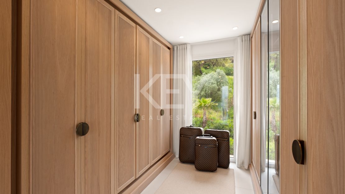 Luxury Villa with Panoramic Sea Views for Sale in La Mairena, Marbella