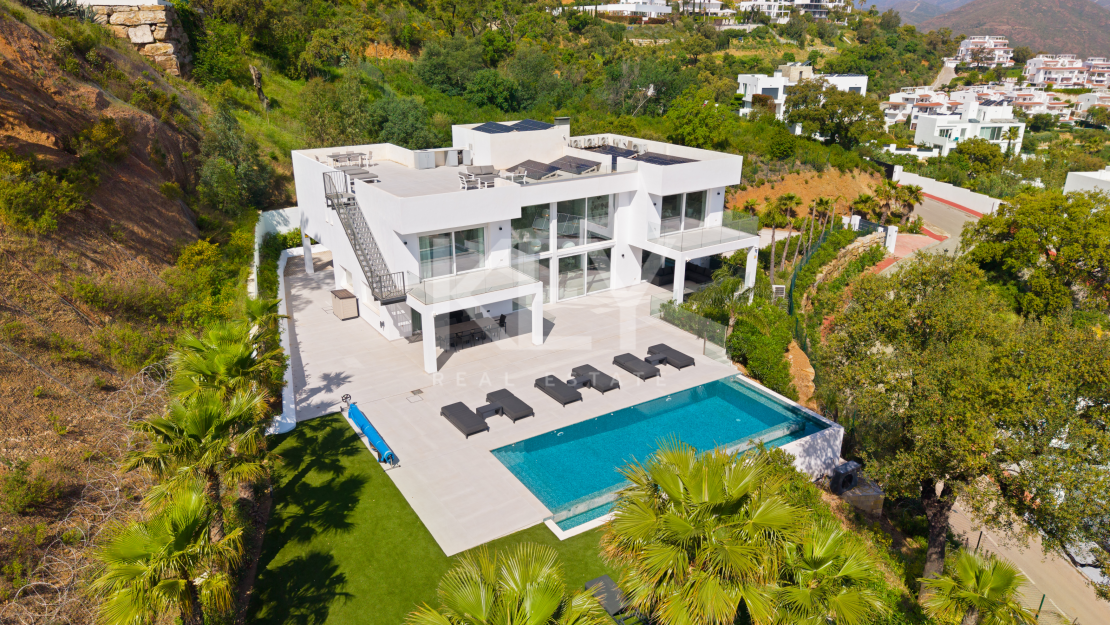 Luxury Villa with Panoramic Sea Views for Sale in La Mairena, Marbella