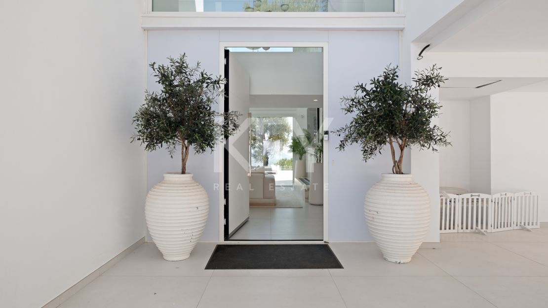 Luxury Villa with Panoramic Sea Views for Sale in La Mairena, Marbella