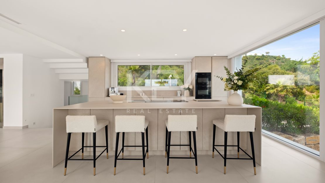 Luxury Villa with Panoramic Sea Views for Sale in La Mairena, Marbella